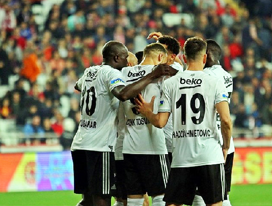 Foto - İlk kez açıkladı: Beşiktaş'ta flaş gelişme! Dünya yıldızları artık yola çıkmaya hazırlar... 