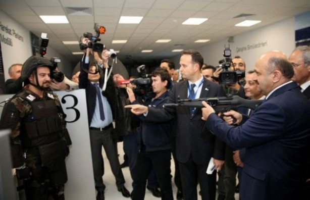 Foto - İlk kez bakan denedi