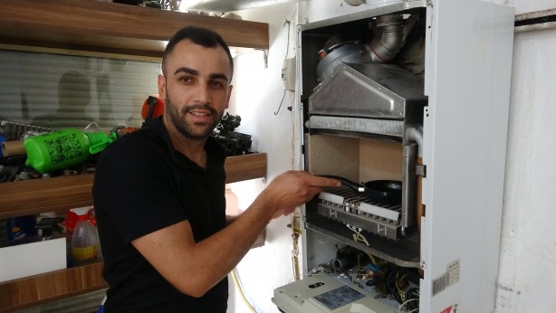 Foto - İlk kez görenler şaşkına dönüyor! Kombi ustasından çılgın test yöntemi