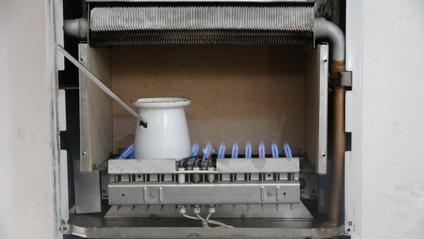 Foto - İlk kez görenler şaşkına dönüyor! Kombi ustasından çılgın test yöntemi