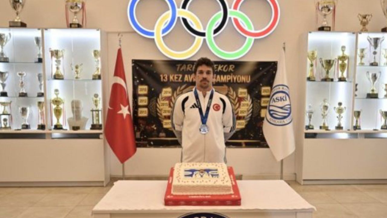 Foto - İlk kez katıldığı Dünya Şampiyonası'nda tarih yazdı! Türk güreşçiden gümüş madalya