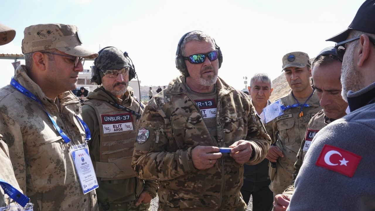 Foto - İlk kez yeteneklerini sergiledi! Dronların korkulu rüyası görücüye çıktı