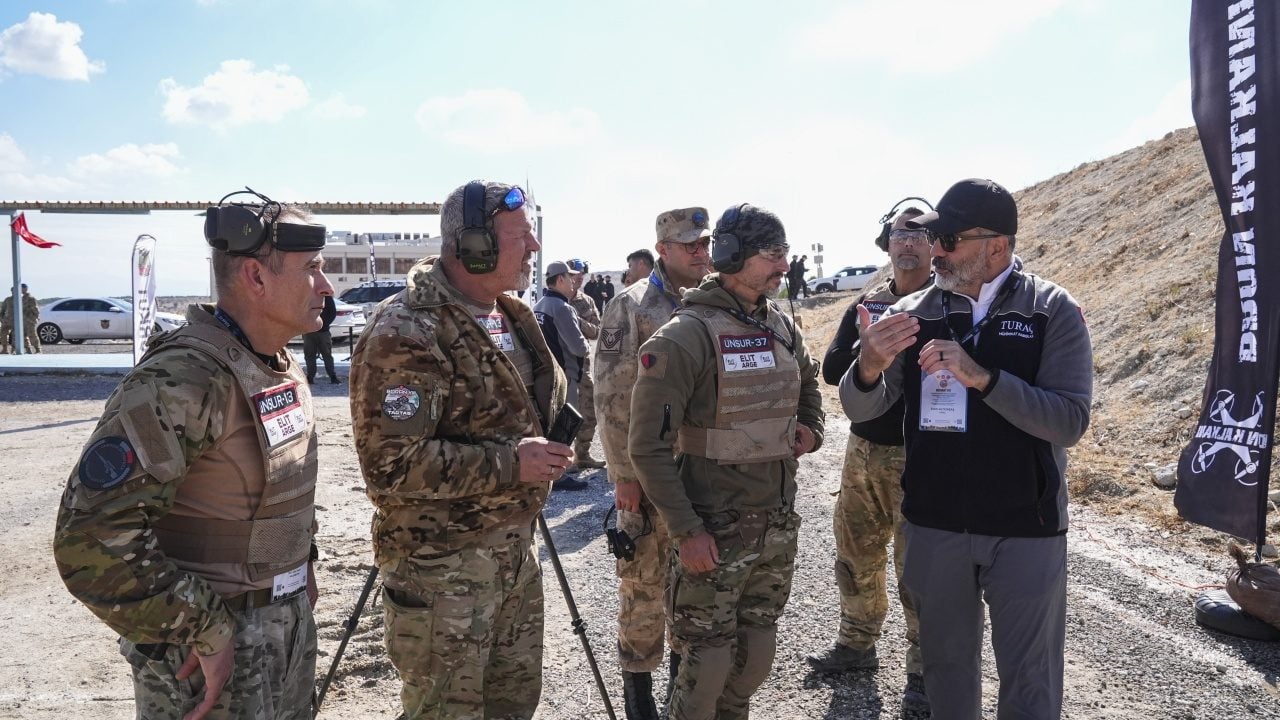 Foto - İlk kez yeteneklerini sergiledi! Dronların korkulu rüyası görücüye çıktı