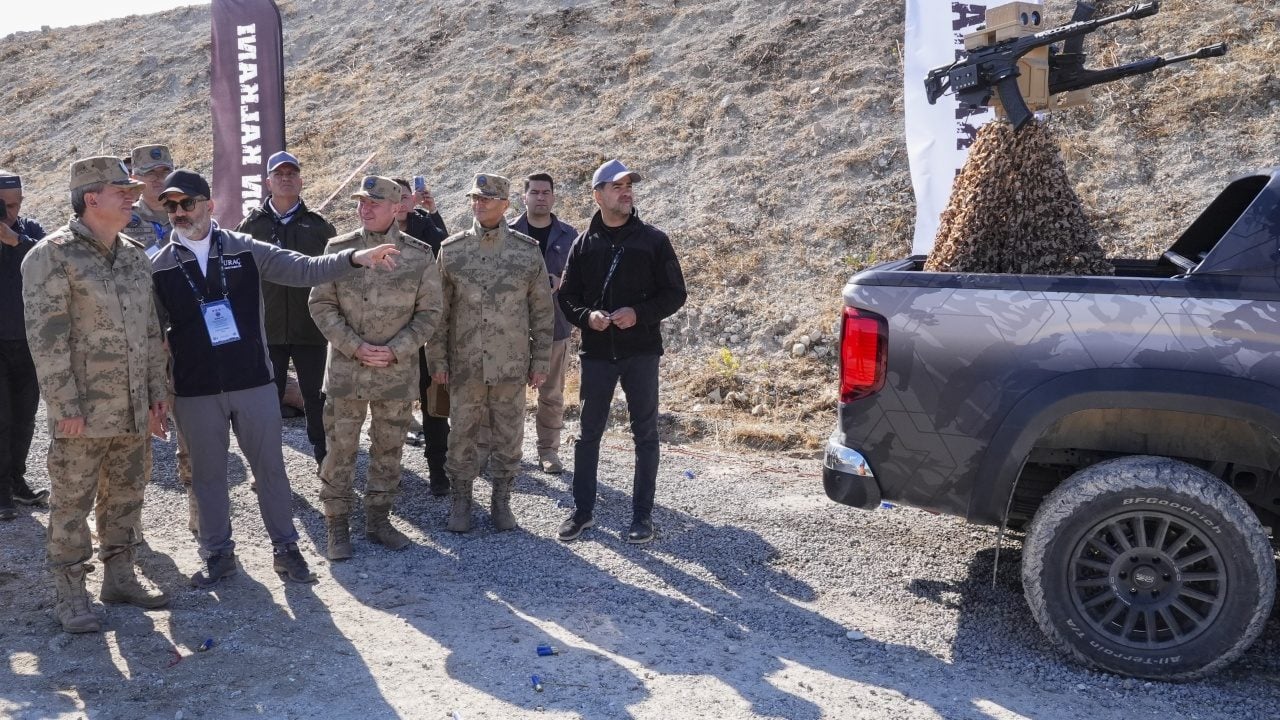 Foto - İlk kez yeteneklerini sergiledi! Dronların korkulu rüyası görücüye çıktı