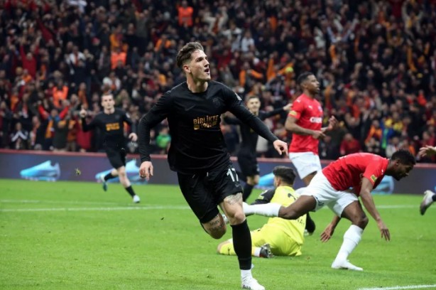 Foto - İlk lig maçında golünü attı, dünyayı peşine taktı! Yok böyle bir başarı...