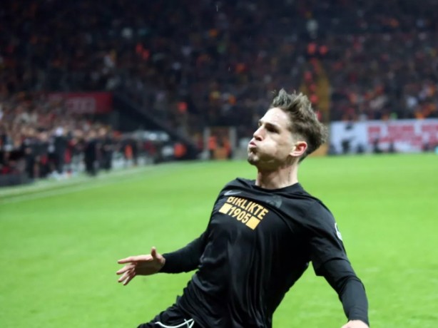 Foto - İlk lig maçında golünü attı, dünyayı peşine taktı! Yok böyle bir başarı...