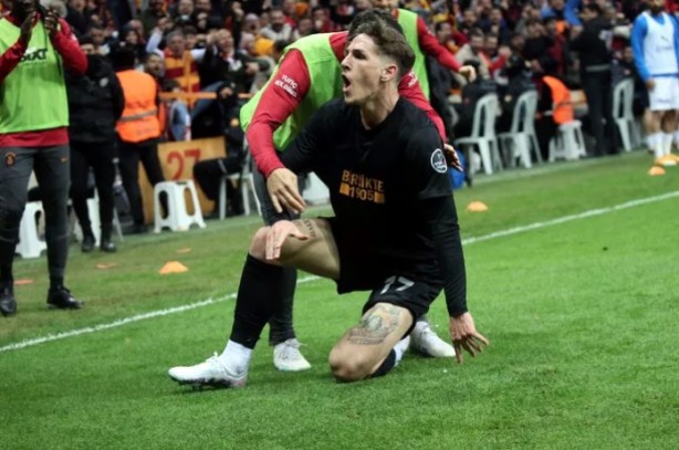 Foto - İlk lig maçında golünü attı, dünyayı peşine taktı! Yok böyle bir başarı...