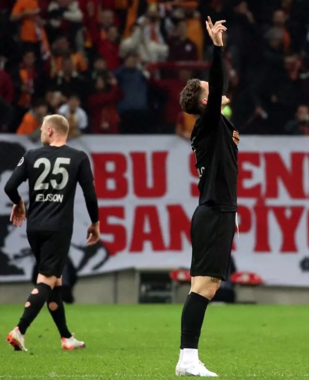 Foto - İlk lig maçında golünü attı, dünyayı peşine taktı! Yok böyle bir başarı...