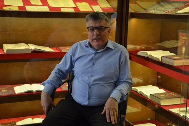 Foto - İlk matbaada basılan esere yalnızca o dokunabiliyor!