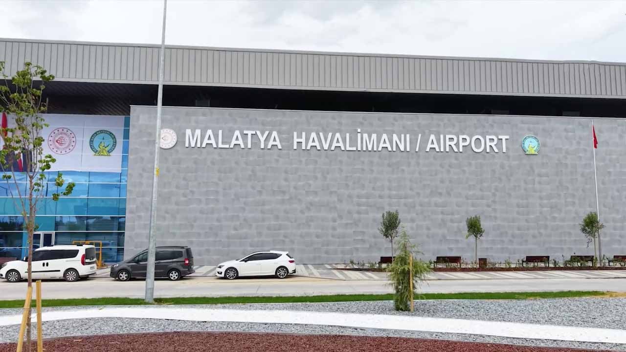 İlk yolcular karşılandı: Malatya yeni terminaline kavuştu!