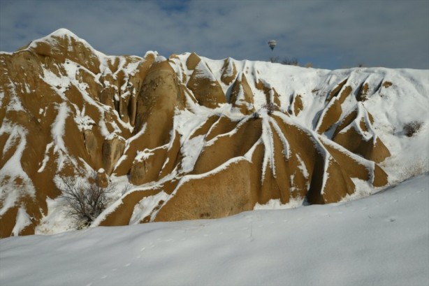 Foto - İlkbaharda yağan kar Kapadokya'ya güzellik kattı