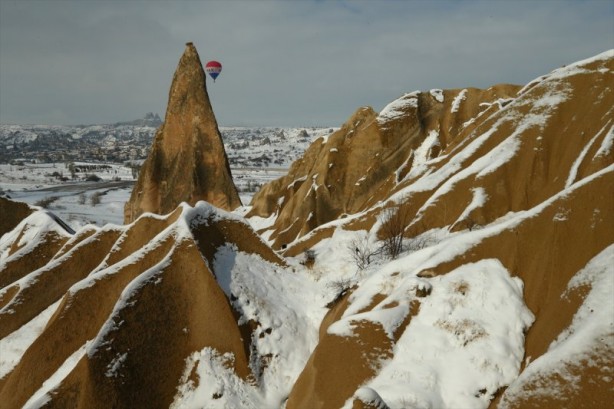 Foto - İlkbaharda yağan kar Kapadokya'ya güzellik kattı