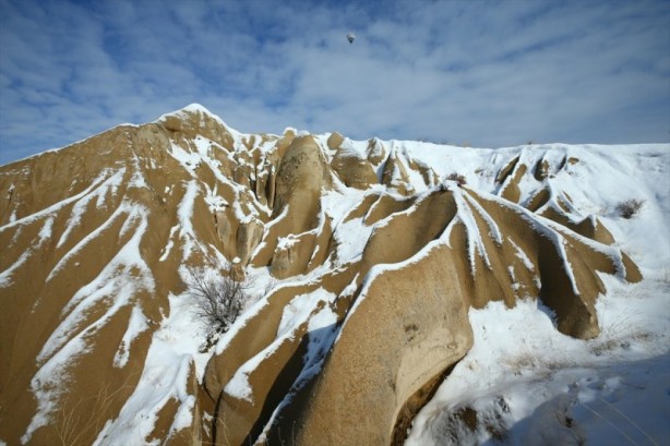Foto - İlkbaharda yağan kar Kapadokya'ya güzellik kattı