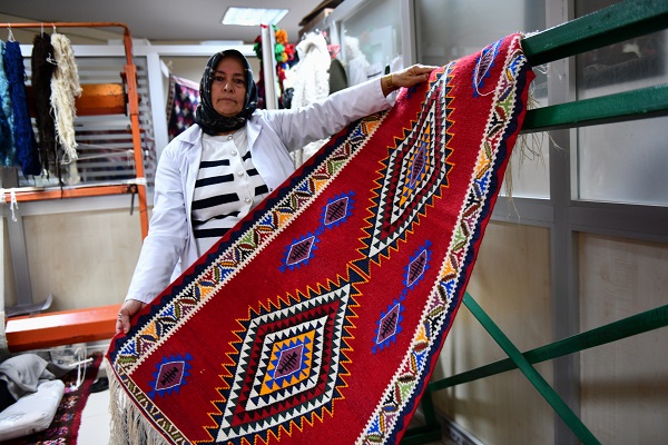 Foto - İlmek ilmek böyle işleniyor! Asırlar öncesini günümüze taşıyorlar