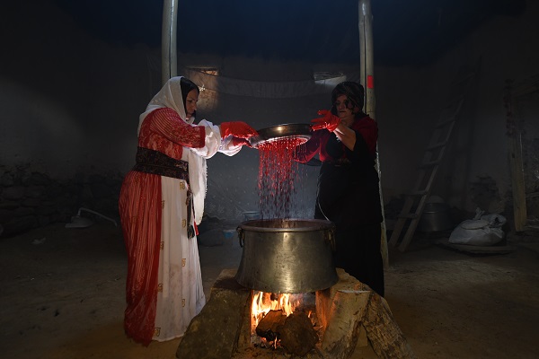 Foto - İlmek ilmek böyle işleniyor! Asırlar öncesini günümüze taşıyorlar