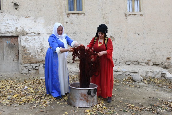Foto - İlmek ilmek böyle işleniyor! Asırlar öncesini günümüze taşıyorlar