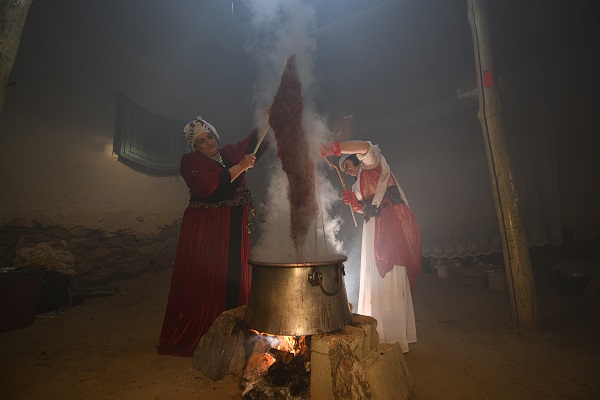 Foto - İlmek ilmek böyle işleniyor! Asırlar öncesini günümüze taşıyorlar