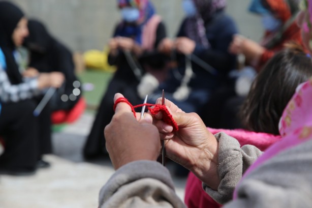 Foto - İlmek ilmek örgülerle depremzede kadınlar hayata tutunuyor