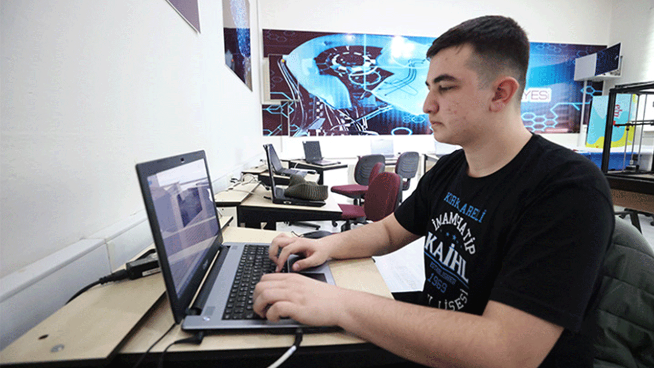 Foto - İmam Hatip öğrencisinden müthiş proje: Sadece QR kod ile Osmanlı'ya yolculuk!