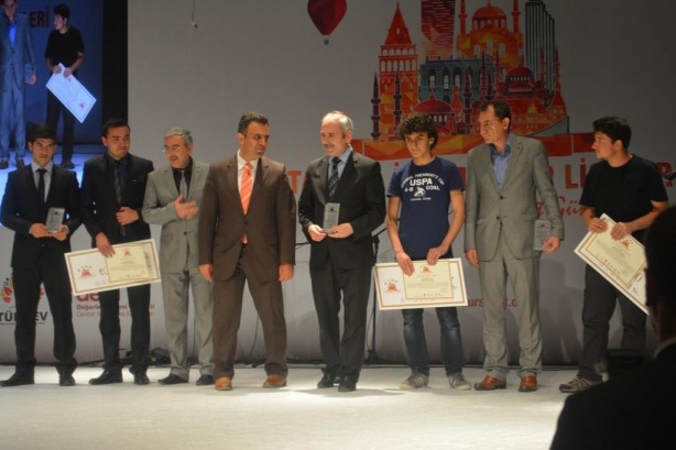 Foto - İmam Hatipler başarıdan başarıya koşuyor