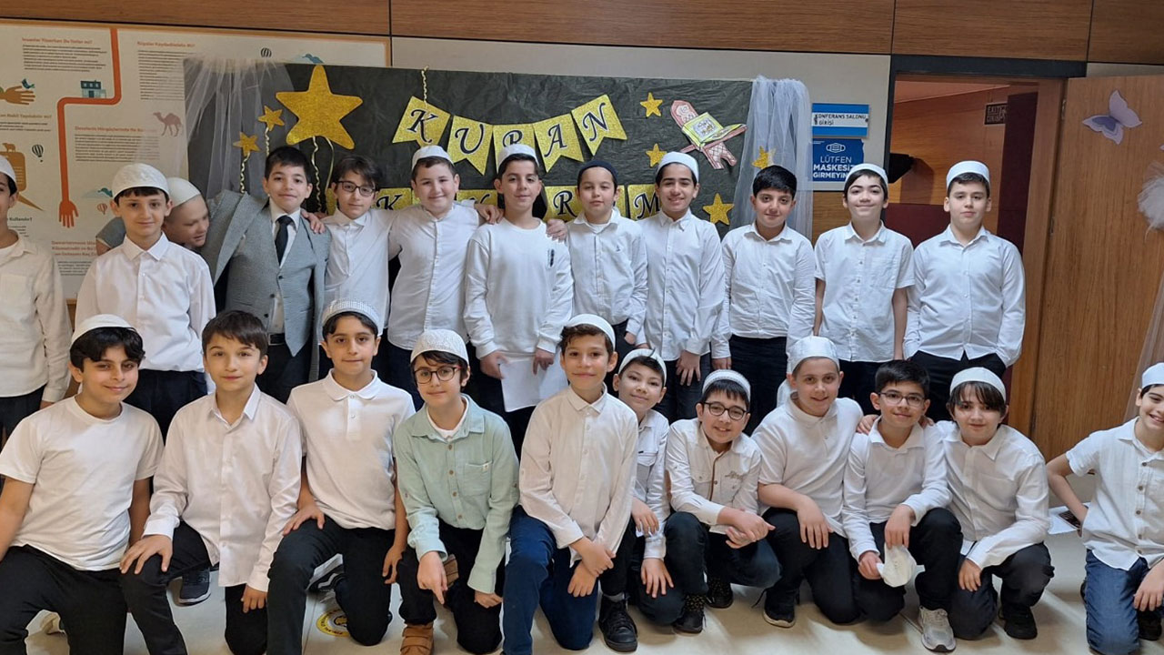 Foto - "İmam hatipler boş kalıyor" yalanı çöktü, aileler kayıt için yarışıyor! Eğitimin gözdesi imam hatipler