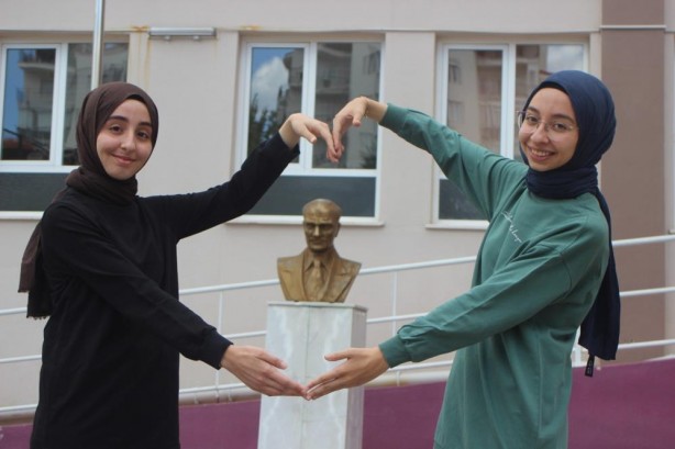 Foto - İmam Hatipli ikizlerden gururlandıran başarı! Helal olsun çocuklar