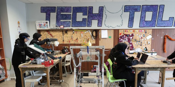 Foto - İmam hatipli kızlar Amerika'daki dünyanın en prestijli robot yarışmalarında! Bakın Türkiye'yi temsil edecekler