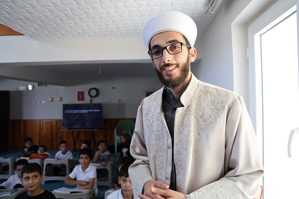 Foto - İmam öyle şeyler yapıyor ki… Kur'an kursuna koşa koşa gidiyorlar!