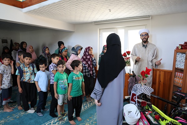Foto - İmam öyle şeyler yapıyor ki… Kur'an kursuna koşa koşa gidiyorlar!