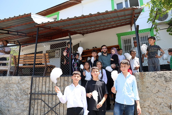 Foto - İmam öyle şeyler yapıyor ki… Kur'an kursuna koşa koşa gidiyorlar!