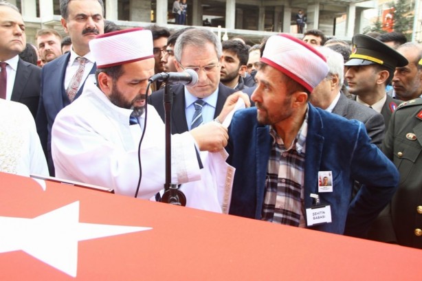 Foto - İmam şehit oğlunun namazını kıldırdı