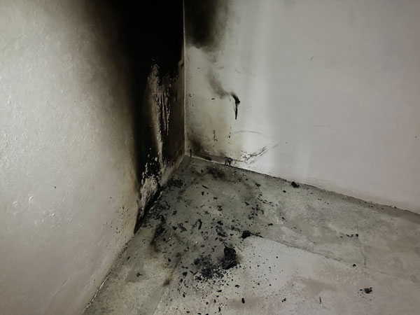 İmamla müezzin faciayı önledi! Çocuk camiyi ateşe verdi