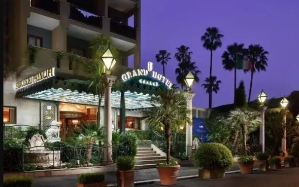 Foto - İmamoğlu 45 gazeteciyi Özel uçakla Roma’ya götürdü. Sözcü, Birgün ve Cumhuriyet Milyonlarca liralık Roma gezisine kör kaldı! İsmail Saymaz ve Jakuzi