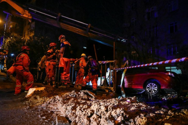 Foto - İmamoğlu afet bölgesine geldi bildiği o işi yaptı ve gitti