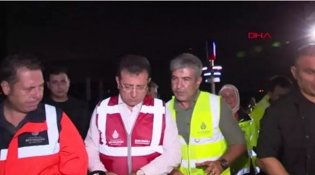 Foto - İmamoğlu afet bölgesine geldi bildiği o işi yaptı ve gitti