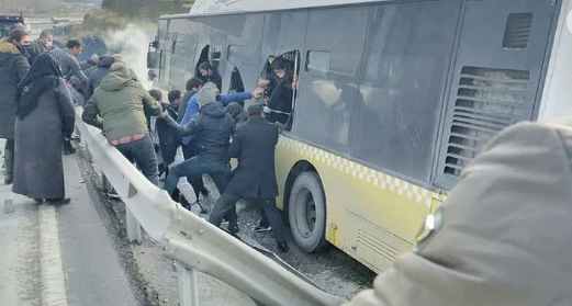 Foto - İmamoğlu belediyeciliği 5 yılda duvara tosladı! İBB'ye bağlı İETT 5 yılda çöktü! 214 otobüs hurdaya ayrıldı: 700 bin arıza gerçekleşti