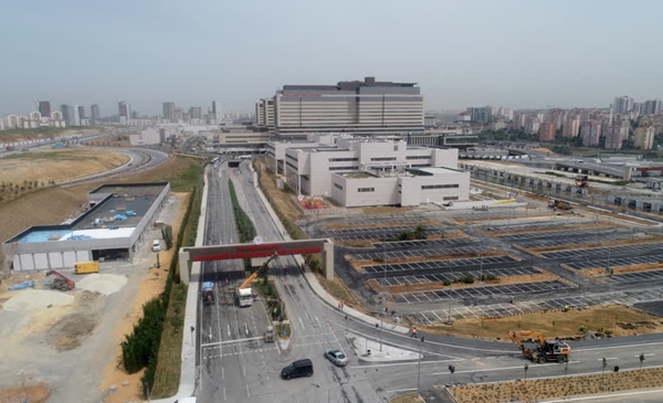 Foto - İmamoğlu bütçeyi bahane edip yapmamıştı: Dev hastanenin yolları tamamlandı