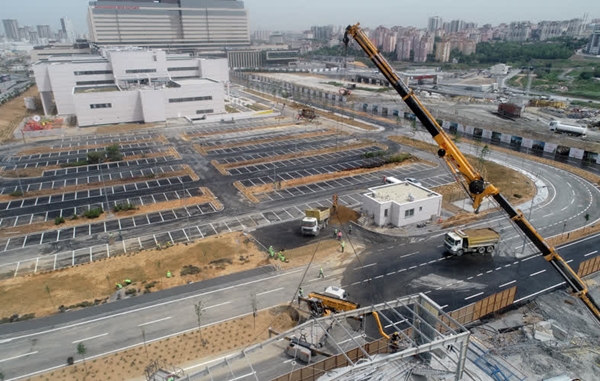 Foto - İmamoğlu bütçeyi bahane edip yapmamıştı: Dev hastanenin yolları tamamlandı