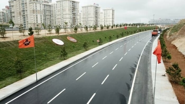 Foto - İmamoğlu bütçeyi bahane edip yapmamıştı: Dev hastanenin yolları tamamlandı