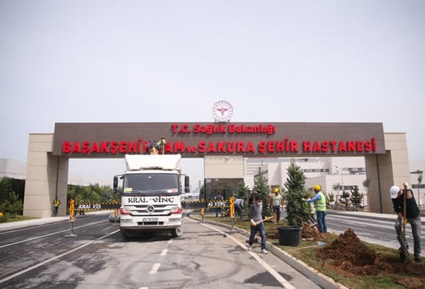 Foto - İmamoğlu bütçeyi bahane edip yapmamıştı: Dev hastanenin yolları tamamlandı