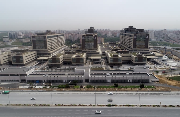 Foto - İmamoğlu bütçeyi bahane edip yapmamıştı: Dev hastanenin yolları tamamlandı