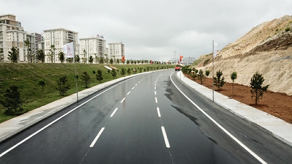 Foto - İmamoğlu bütçeyi bahane edip yapmamıştı: Dev hastanenin yolları tamamlandı