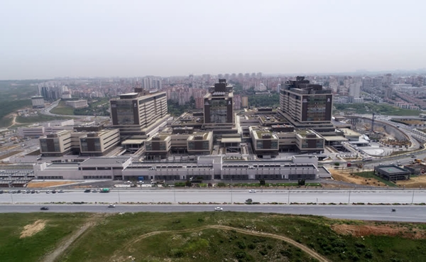 Foto - İmamoğlu bütçeyi bahane edip yapmamıştı: Dev hastanenin yolları tamamlandı