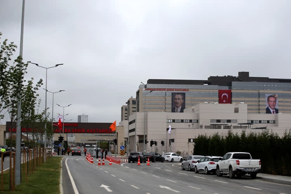 Foto - İmamoğlu bütçeyi bahane edip yapmamıştı: Dev hastanenin yolları tamamlandı