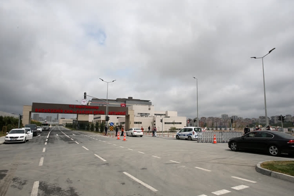 Foto - İmamoğlu bütçeyi bahane edip yapmamıştı: Dev hastanenin yolları tamamlandı