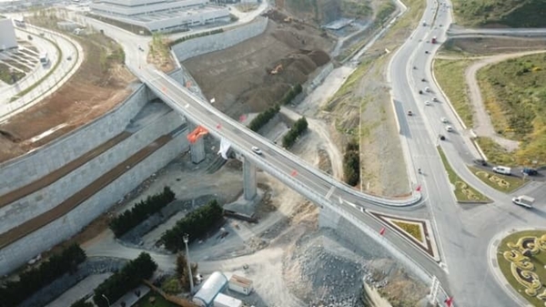 Foto - İmamoğlu bütçeyi bahane edip yapmamıştı: Dev hastanenin yolları tamamlandı