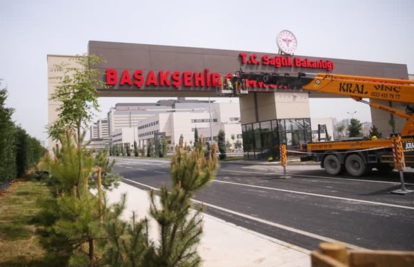 Foto - İmamoğlu bütçeyi bahane edip yapmamıştı: Dev hastanenin yolları tamamlandı