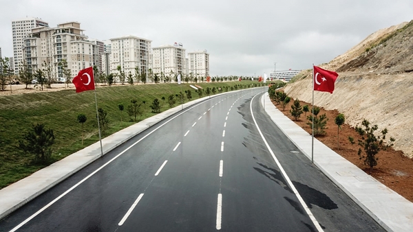 Foto - İmamoğlu bütçeyi bahane edip yapmamıştı: Dev hastanenin yolları tamamlandı