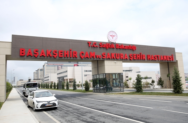 Foto - İmamoğlu bütçeyi bahane edip yapmamıştı: Dev hastanenin yolları tamamlandı