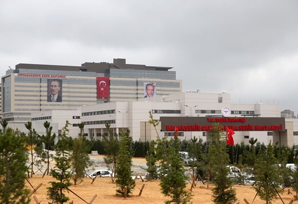 Foto - İmamoğlu bütçeyi bahane edip yapmamıştı: Dev hastanenin yolları tamamlandı